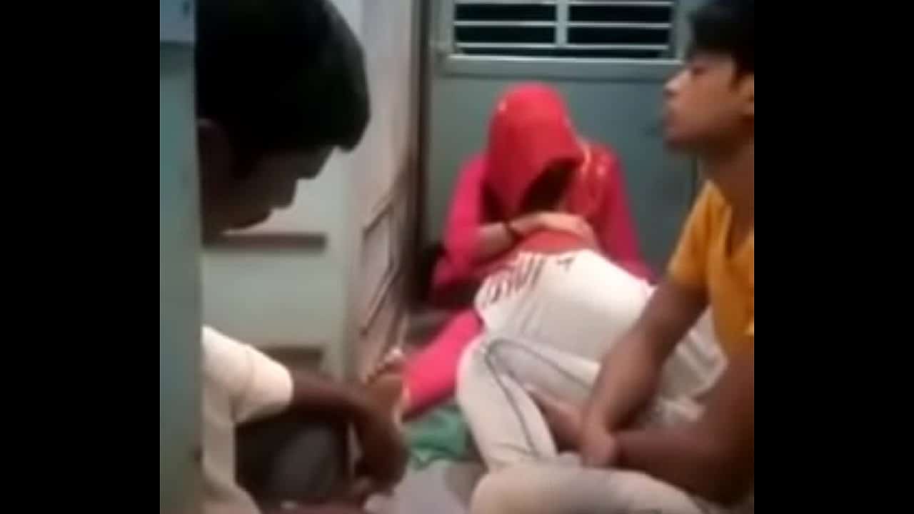Dihati Xnxx Com - xnxx indian hot bhabhi enjoying in train dehati bf video - IndianXnxxTube