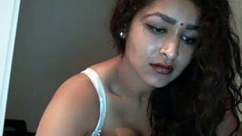 Desi Sexy xnxx Bhabhi Plays with you on live Cam